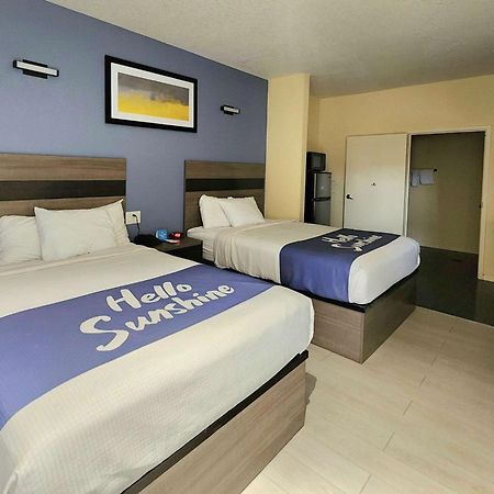 Days Inn By Wyndham Freeport Esterno foto