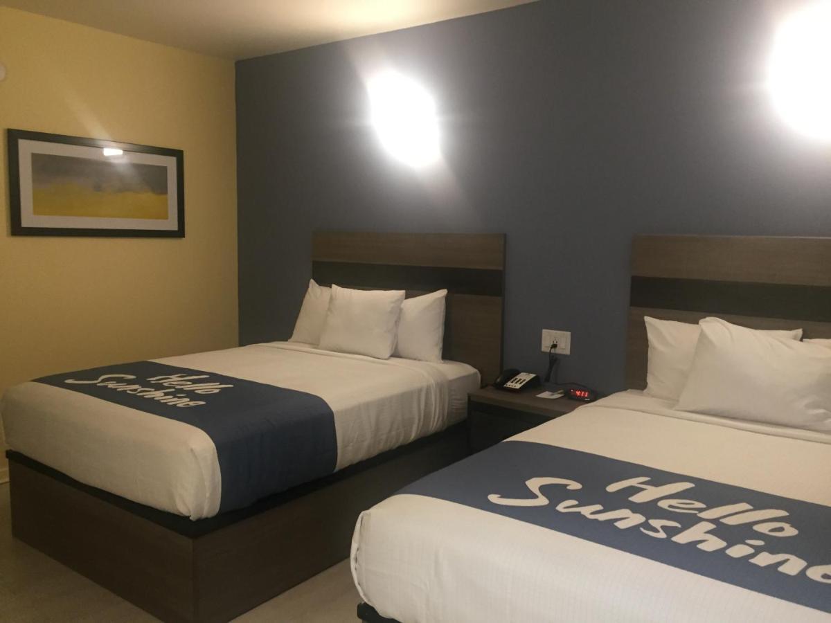 Days Inn By Wyndham Freeport Esterno foto
