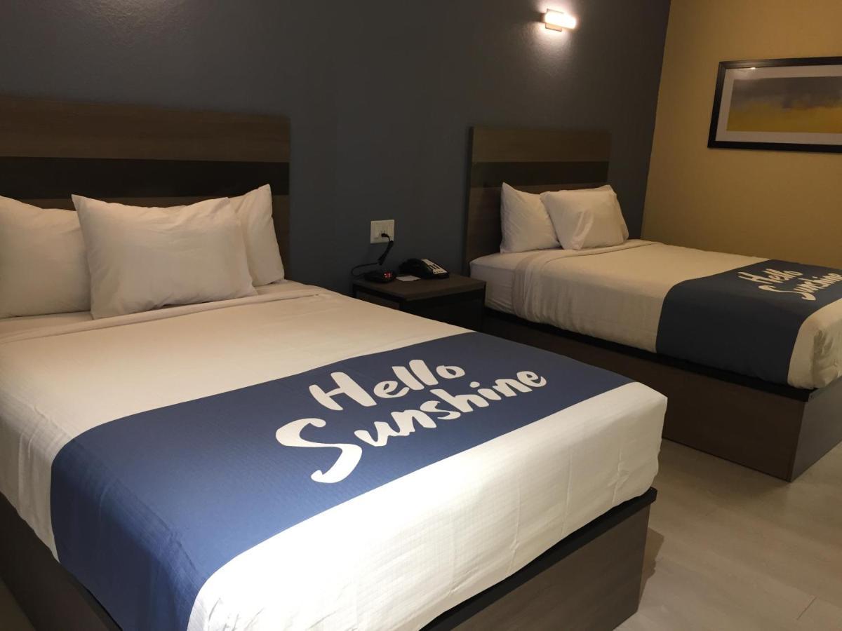 Days Inn By Wyndham Freeport Esterno foto