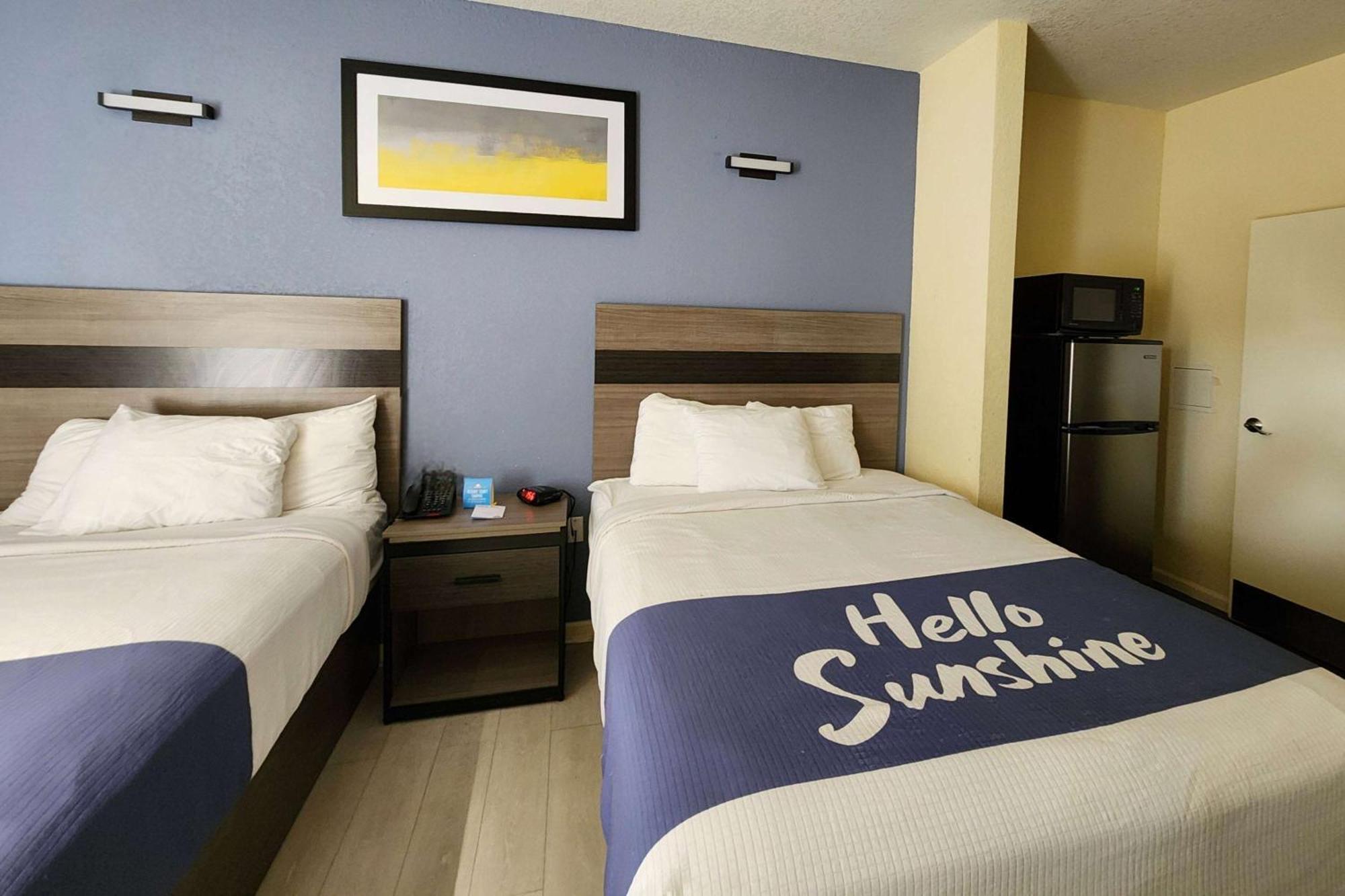 Days Inn By Wyndham Freeport Esterno foto