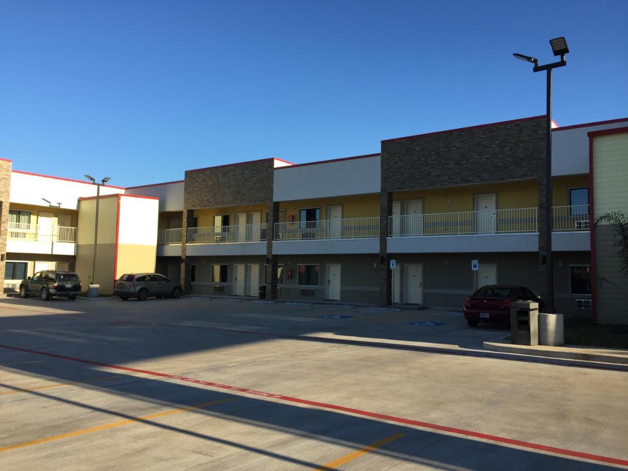 Days Inn By Wyndham Freeport Esterno foto
