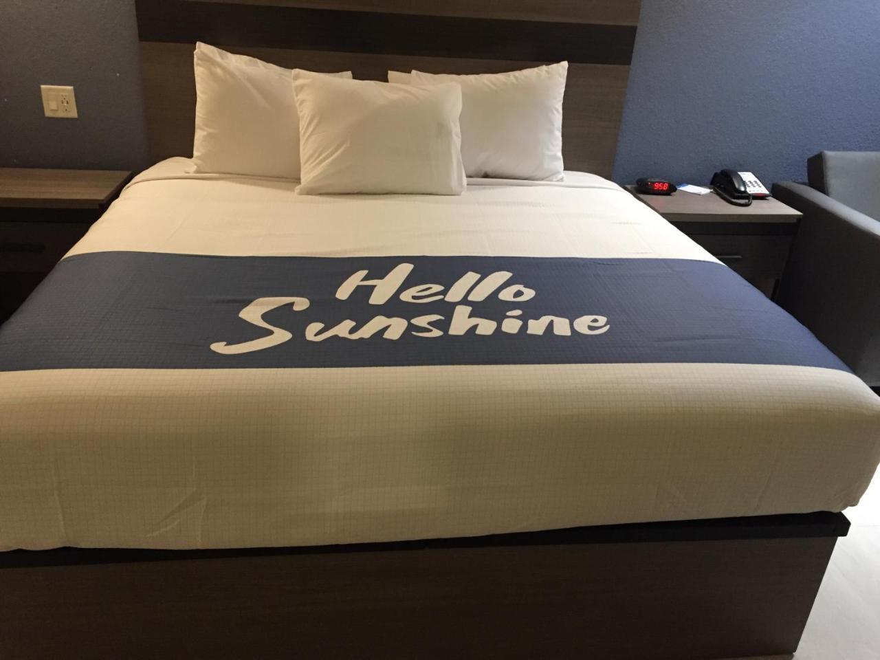 Days Inn By Wyndham Freeport Esterno foto