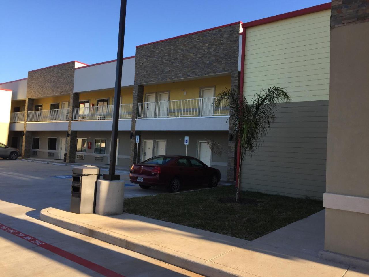Days Inn By Wyndham Freeport Esterno foto
