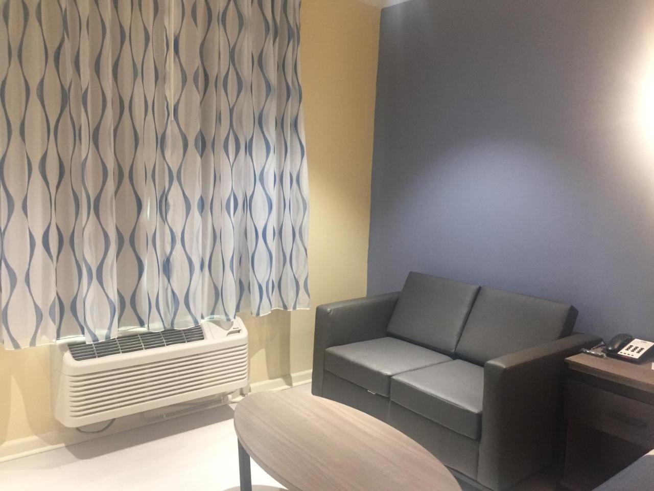 Days Inn By Wyndham Freeport Esterno foto