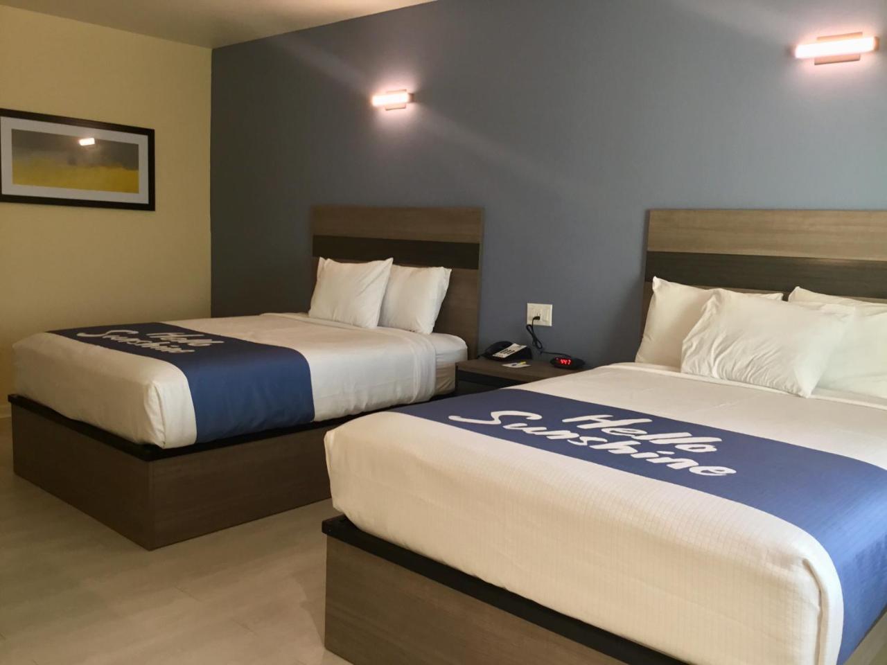 Days Inn By Wyndham Freeport Esterno foto