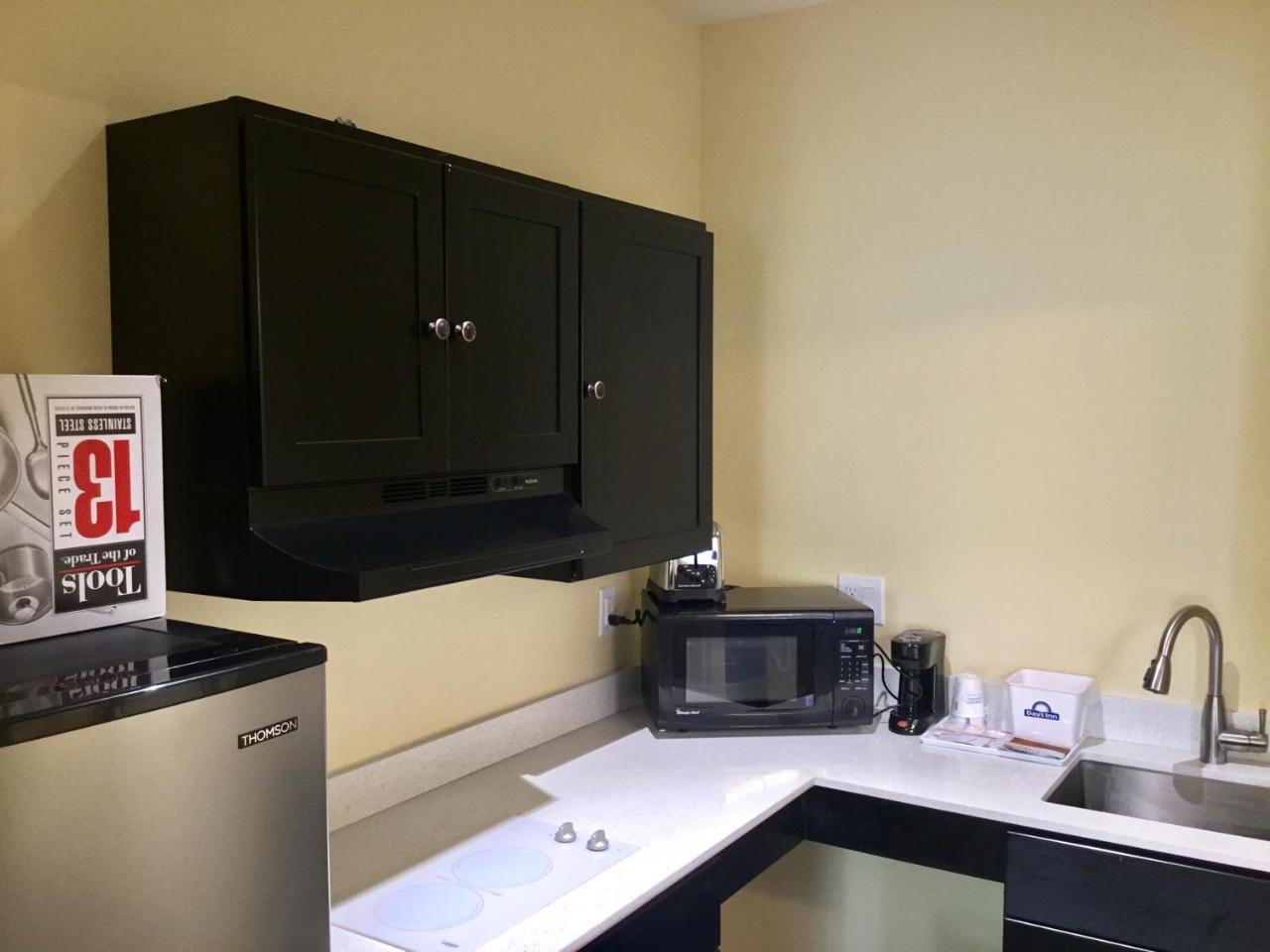 Days Inn By Wyndham Freeport Esterno foto