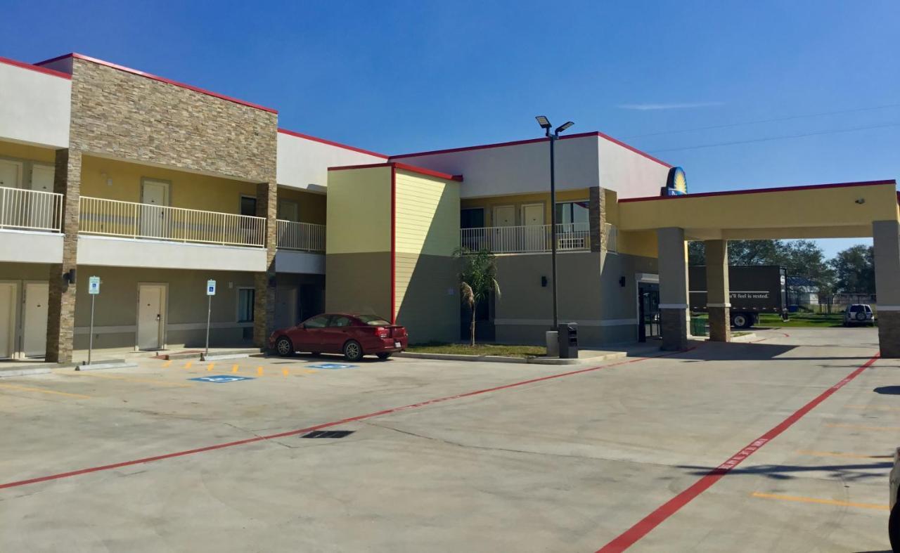 Days Inn By Wyndham Freeport Esterno foto