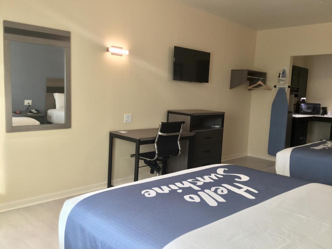Days Inn By Wyndham Freeport Esterno foto