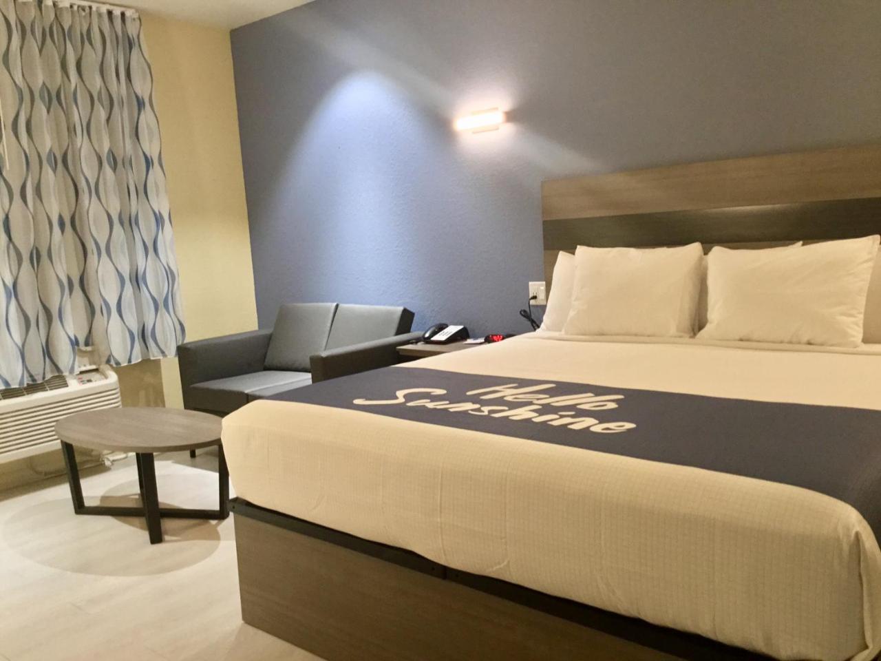 Days Inn By Wyndham Freeport Esterno foto