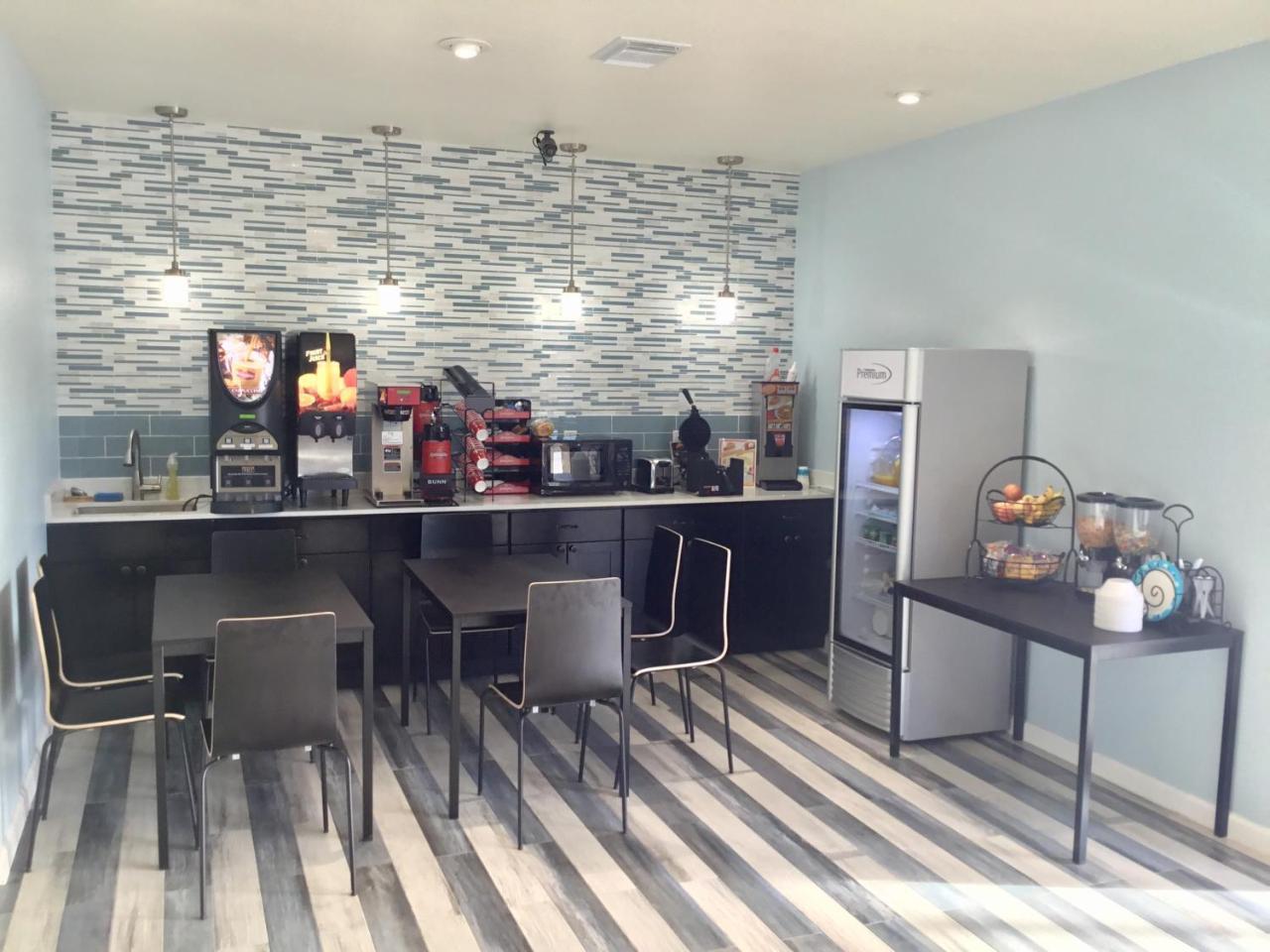 Days Inn By Wyndham Freeport Esterno foto