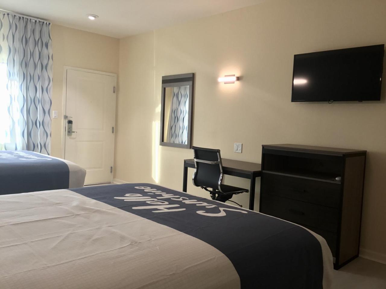 Days Inn By Wyndham Freeport Esterno foto