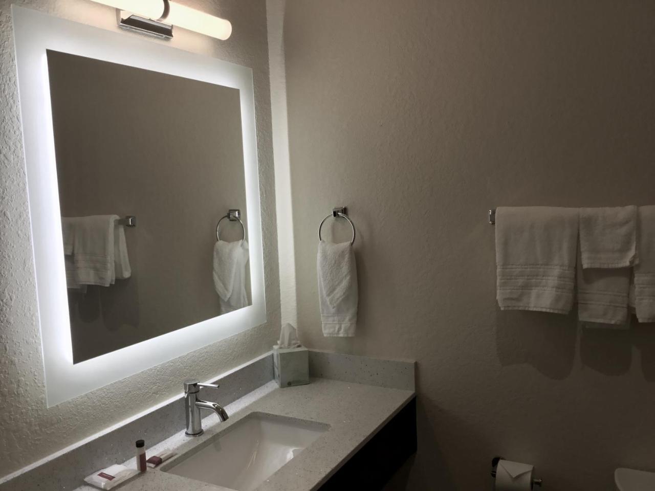 Days Inn By Wyndham Freeport Esterno foto