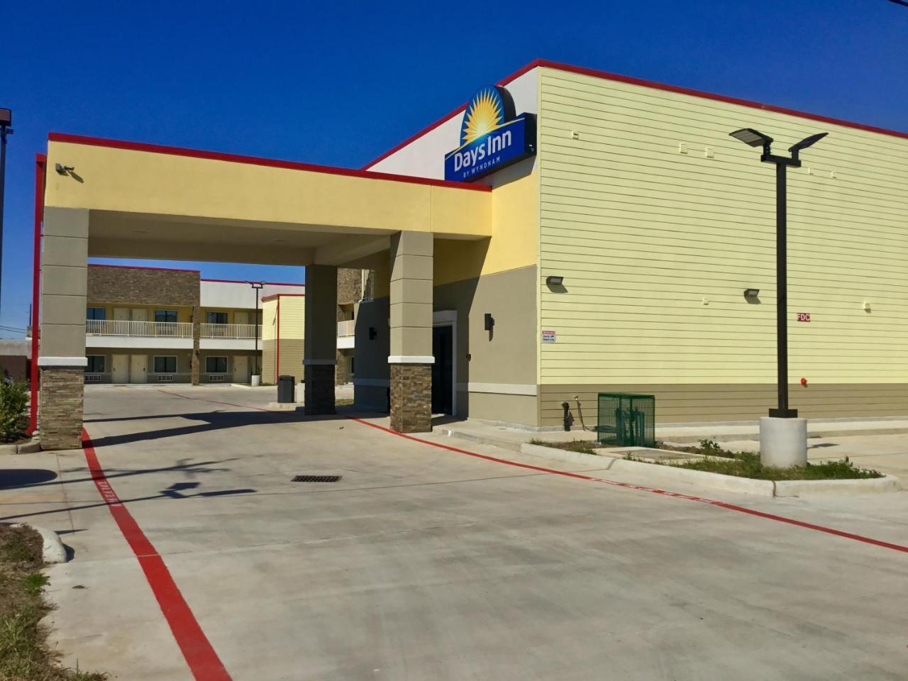 Days Inn By Wyndham Freeport Esterno foto