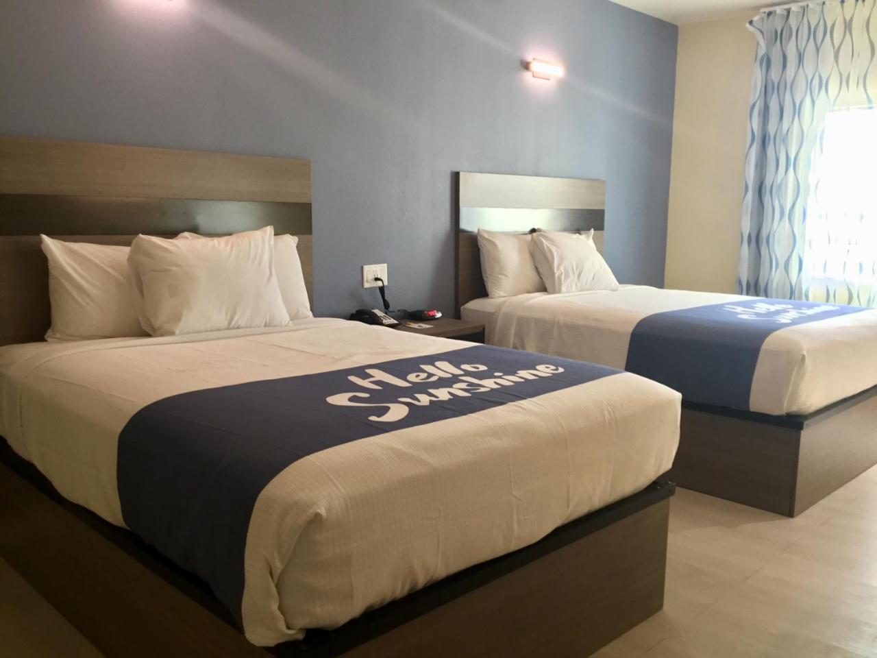 Days Inn By Wyndham Freeport Esterno foto