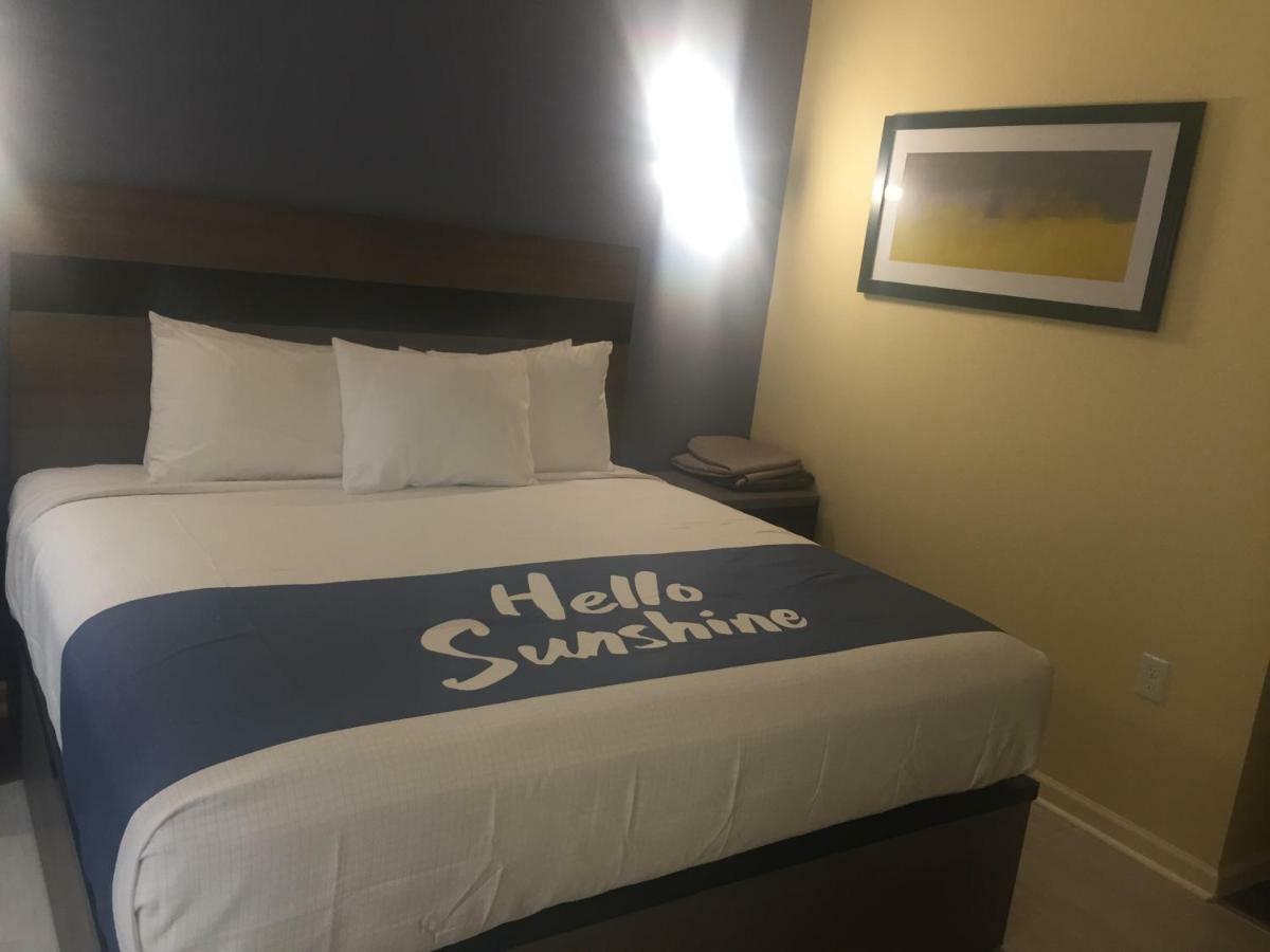 Days Inn By Wyndham Freeport Esterno foto